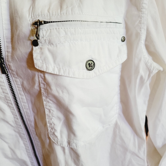 Calvin Klein - Picture 2 of 3